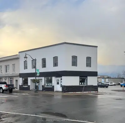 Upper Level in Quinte West