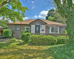 Detached in Niagara Falls