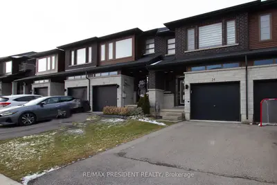 Att/Row/Townhouse in Hamilton