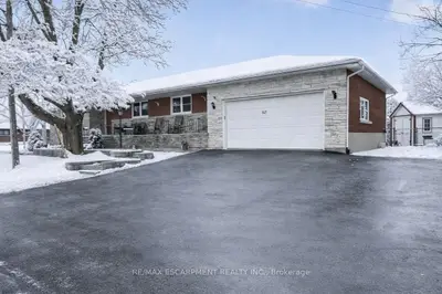 Detached in Port Colborne
