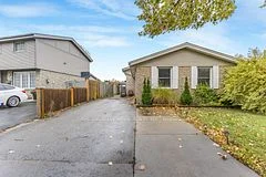 Detached in Niagara Falls