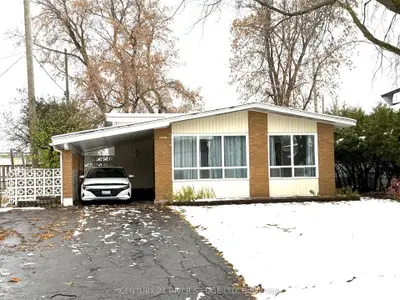 Detached in Billings Bridge - Riverside Park and Area