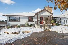 Detached in Billings Bridge - Riverside Park and Area
