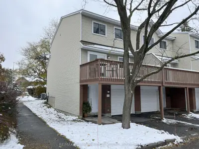 94 Esterlawn Private 11, McKellar Heights - Glabar Park and Area, ON K2A 4C1