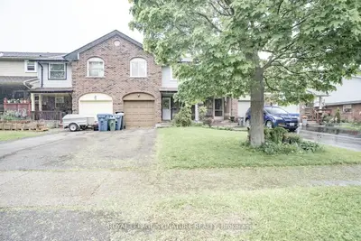 Att/Row/Townhouse in Guelph
