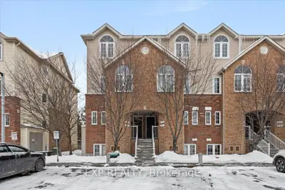 Condo Apartment in Cyrville - Carson Grove - Pineview
