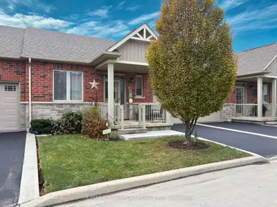Condo Townhouse in Hamilton