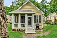 9 Hollow Lane, Prince Edward County, On K0k 1p0