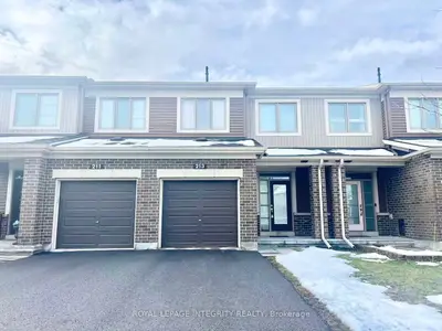 Att/Row/Townhouse in Stittsville - Munster - Richmond