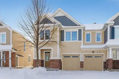 Att/Row/Townhouse in Kanata