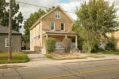 530 Chamberlain Street, Peterborough, On K9j 4l5