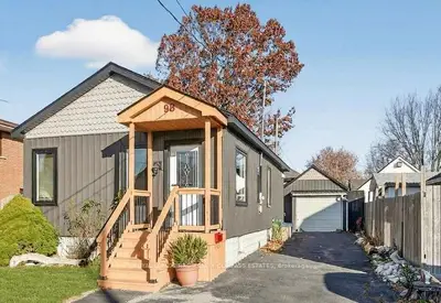 Detached in Port Colborne