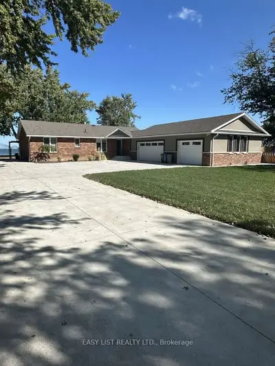 Detached in Lakeshore