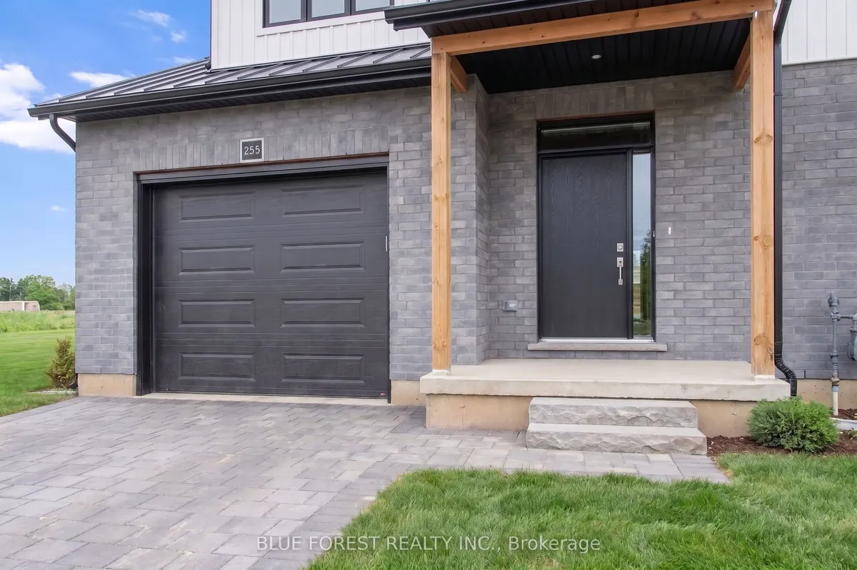 245 Mctavish Street, Strathroy-caradoc, On N7g 3k5