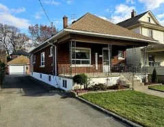 Detached in Niagara Falls