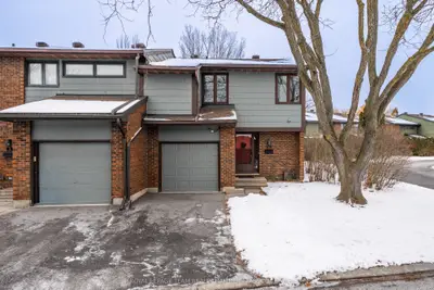Condo Townhouse in Kanata