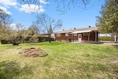 19 Sherry Lane B, South of Baseline to Knoxdale, ON K2G 3L4