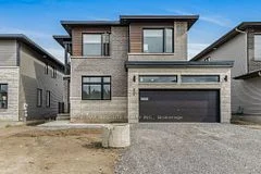 802 Ninaatik Place B, Blossom Park - Airport and Area, ON K1X 0J7