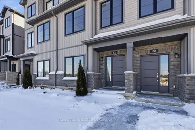 Condo Townhouse in Stratford