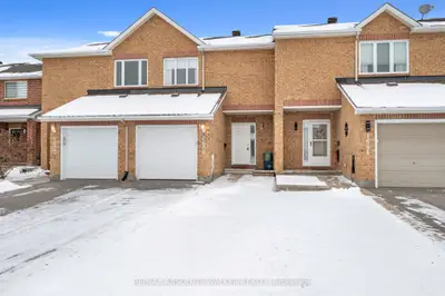 Att/Row/Townhouse in Orleans - Convent Glen and Area