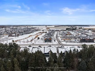 Condo Apartment in Russell