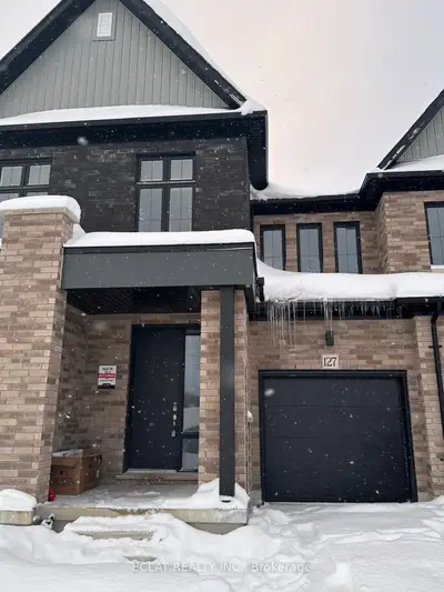 Att/Row/Townhouse in Stratford