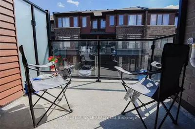 Condo Townhouse in Hamilton