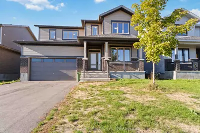 Detached in Russell