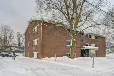 Condo Apartment in Minto