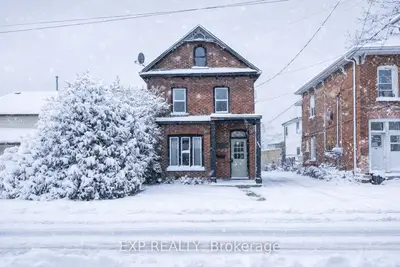 Detached in Belleville