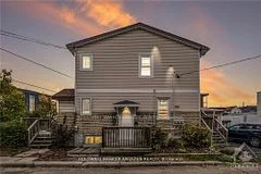 136 Deschamps Avenue, Vanier and Kingsview Park, ON K1L 5Z6