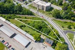 121 Thompson Road, London South, ON N5Z 2Y7