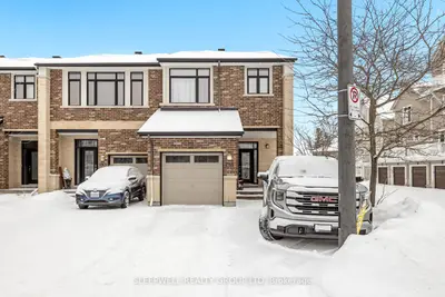 Att/Row/Townhouse in Kanata