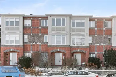 Att/Row/Townhouse in Westboro - Hampton Park