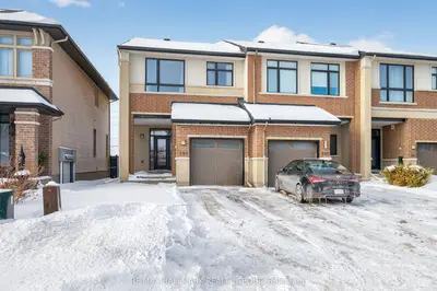 Att/Row/Townhouse in Blossom Park - Airport and Area