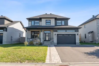 Detached in Russell