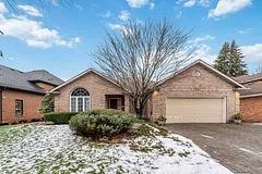 Detached in Niagara Falls