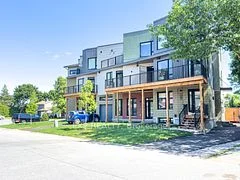 25 Fair Oaks Crescent B, South of Baseline to Knoxdale, ON K2G 4W6