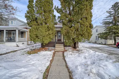Detached in Woodstock