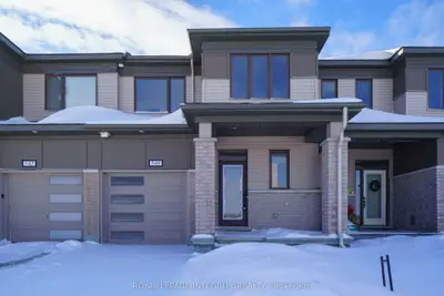 Att/Row/Townhouse in Stittsville - Munster - Richmond
