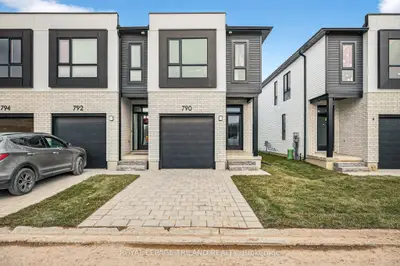 Condo Townhouse in London North
