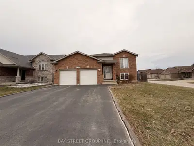 Detached in Niagara Falls