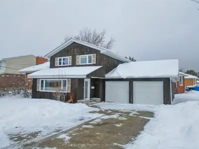 Detached in North Bay