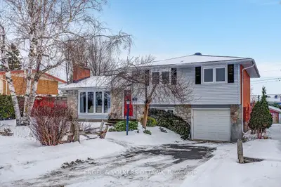 Detached in Meadowlands - Crestview and Area