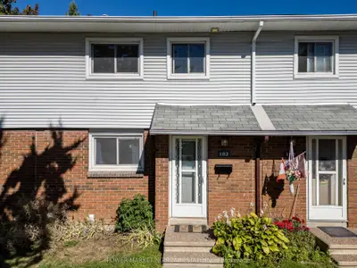 Condo Townhouse in Parkway Park - Queensway Terrace S and Area