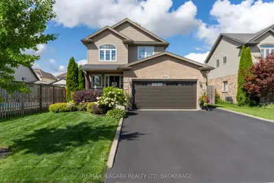 Detached in Niagara Falls