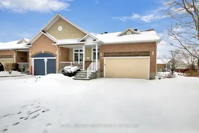Att/Row/Townhouse in Stittsville - Munster - Richmond