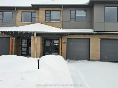 Att/Row/Townhouse in Blossom Park - Airport and Area