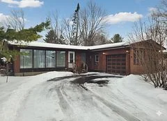 46 Quinpool Crescent, Bells Corners and South to Fallowfield, ON K2H 6J1