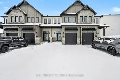 Att/Row/Townhouse in Russell